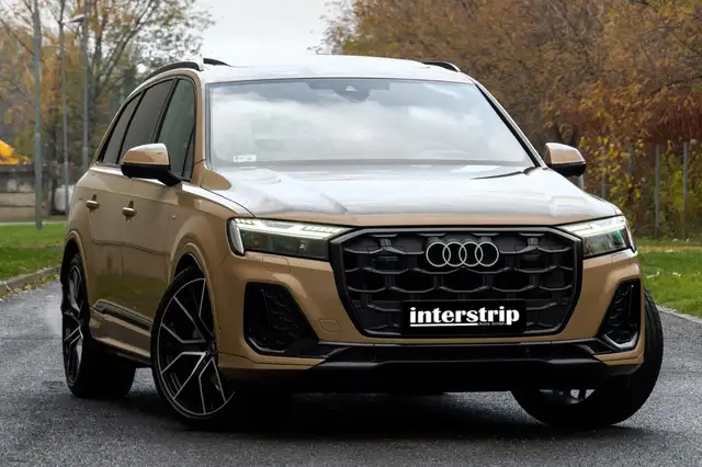 Audi Q7 view 3
