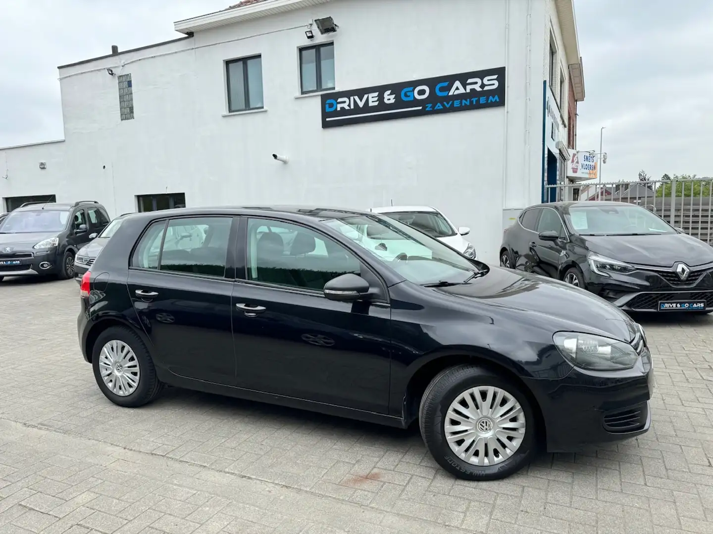 Volkswagen Golf 1.6 CR TDi Trendline BlueMotion DPF Negro - 1
