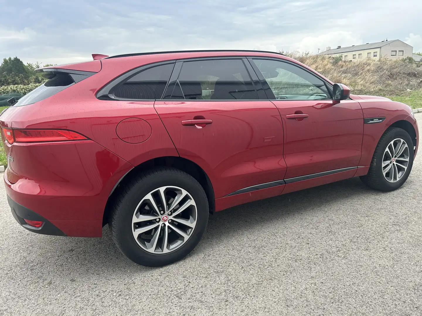 Jaguar F-Pace 20d AWD Aut. Portfolio Rot - 2