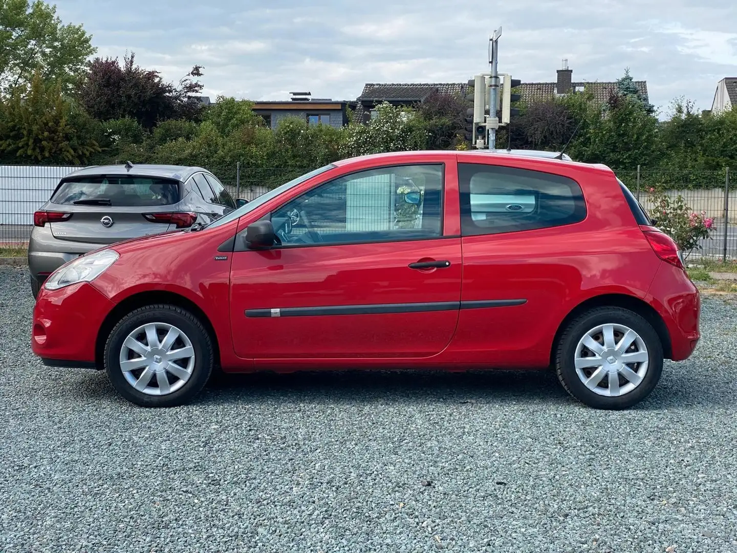 Renault Clio III 1.2 YAHOO! (TÜV NEU/ZAHNRIEMEN NEU) Rouge - 1