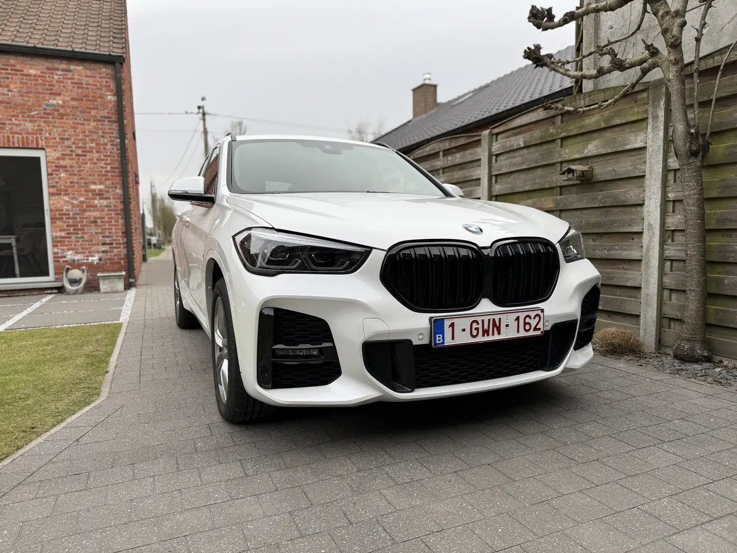 BMW X1 sDrive20i Aut. M Sport - BMW GARANTIE tot 12-2025 Blanc - 2