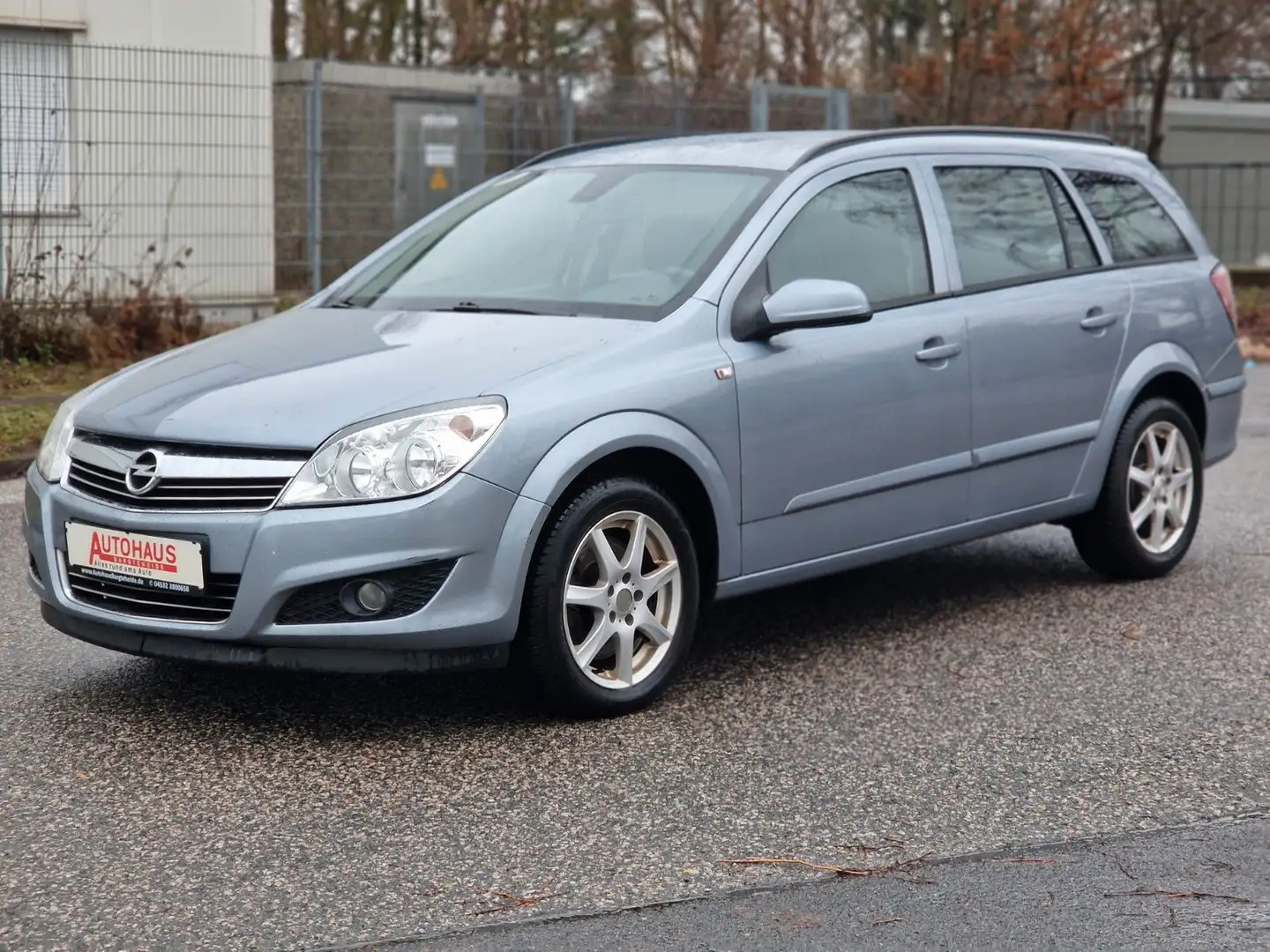 Opel Astra H Caravan Edition Silber - 1