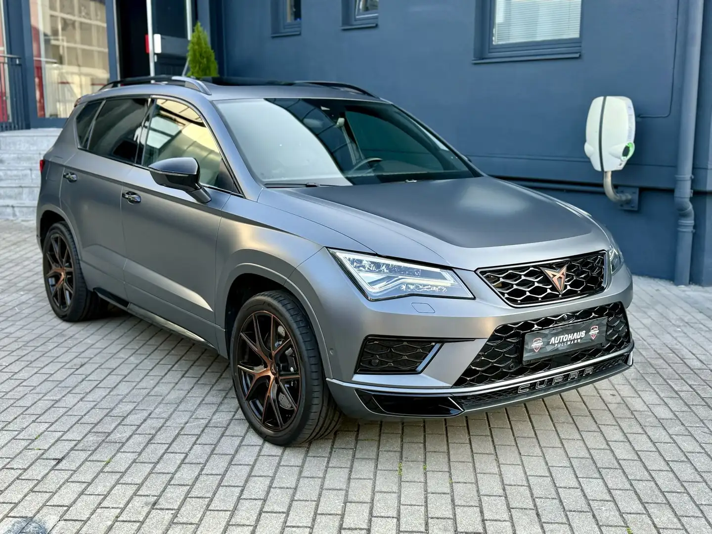 CUPRA Ateca 4Drive +BEATS+BREMBO+TOTWINKEL+SCHIEBEDACH Grau - 1