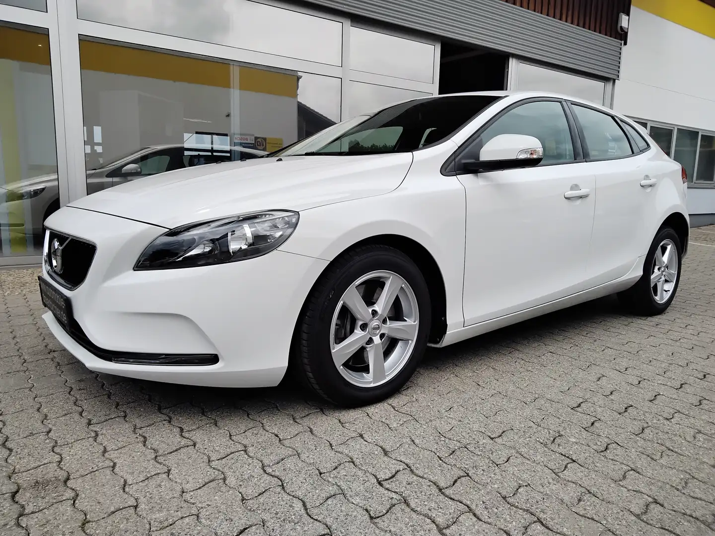 Volvo V40 Kinetic Automatik Fehér - 1