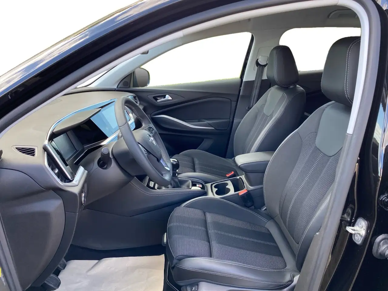 Opel Grandland 1.2 Turbo GS Line Klima Allwetterreifen — Vehicle gallery 11