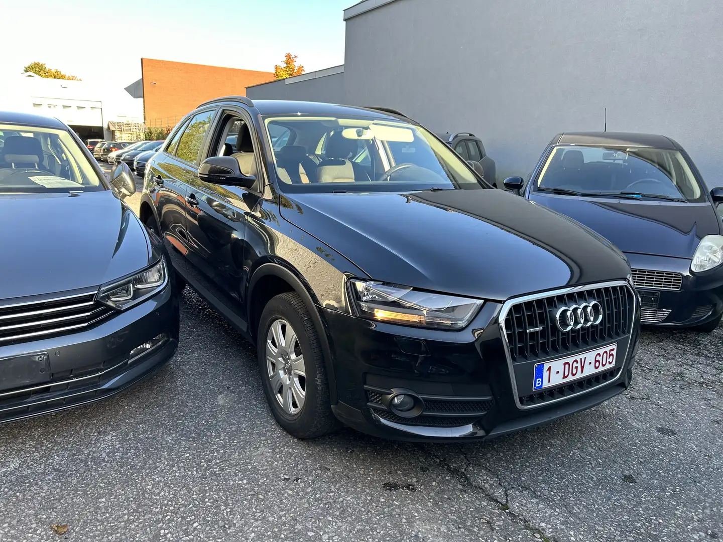 Audi Q3 Q3 2.0 TDi Quattro S tronic AUTO 12 MOIS DEGARANTI Zwart - 1