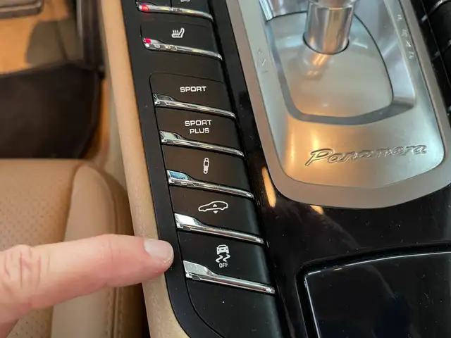 Porsche Panamera view 12
