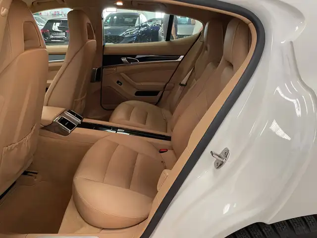 Porsche Panamera view 9