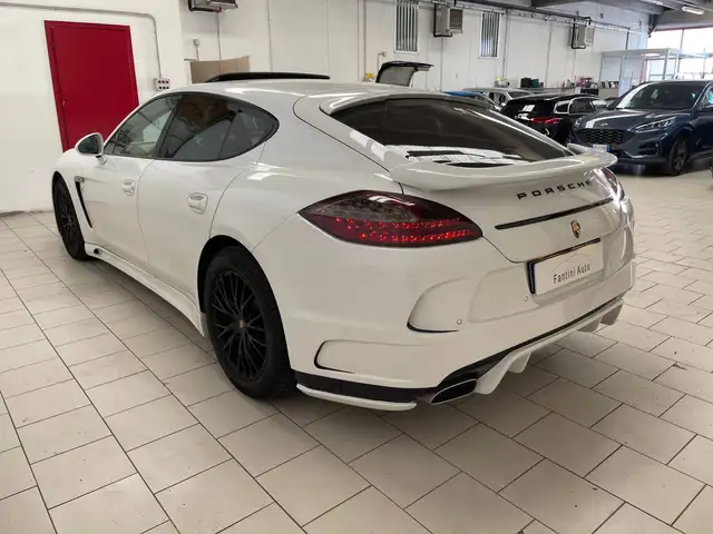 Porsche Panamera view 5