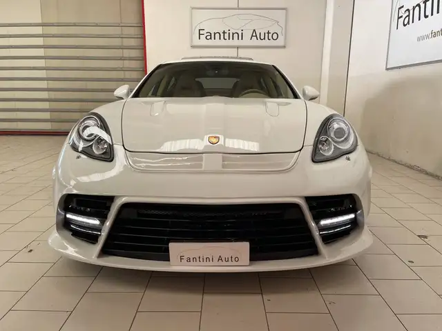 Porsche Panamera view 10
