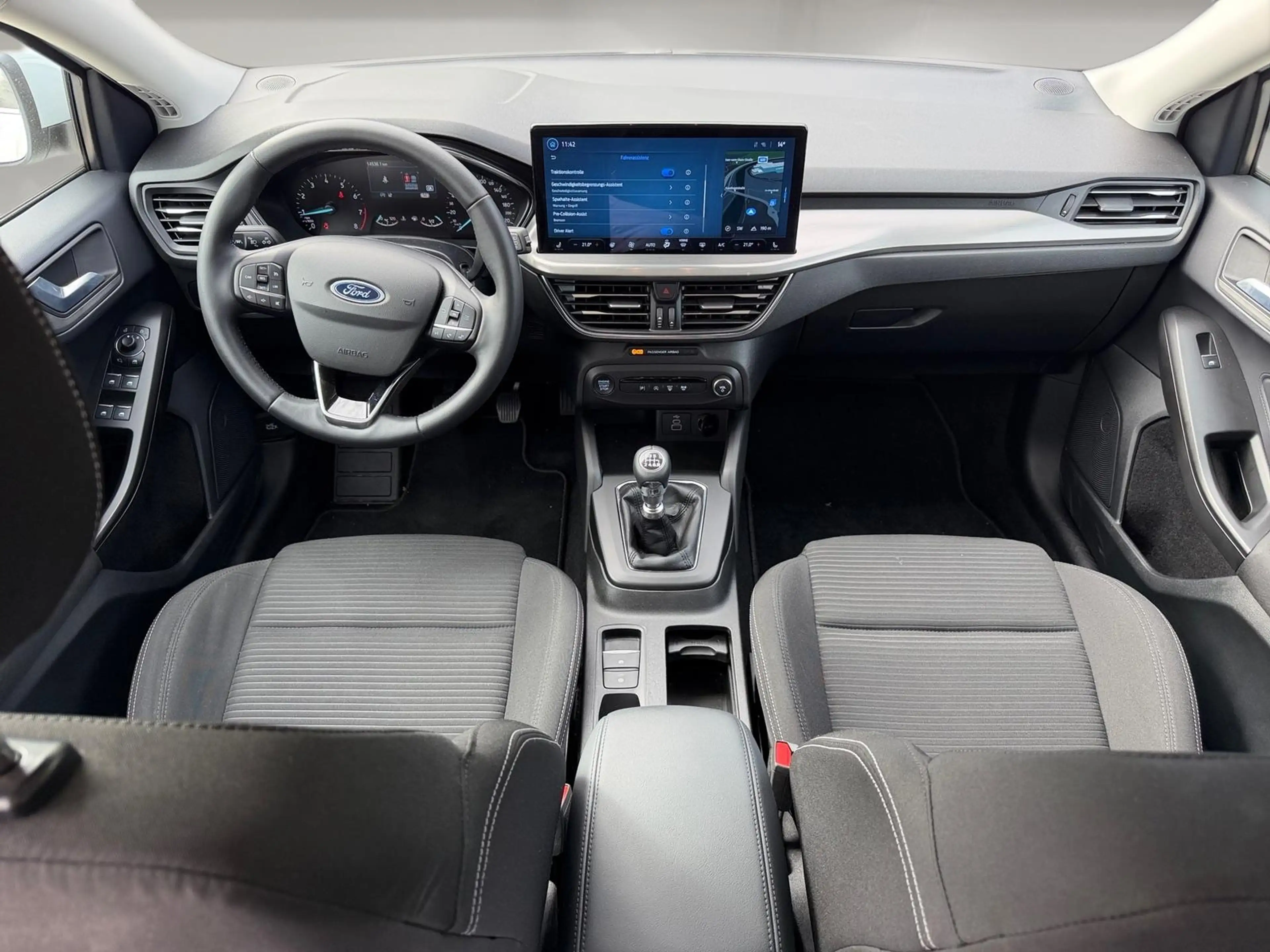 Ford Focus Titanium 1.0L / Fahrassistenz-System / LED — photo 10