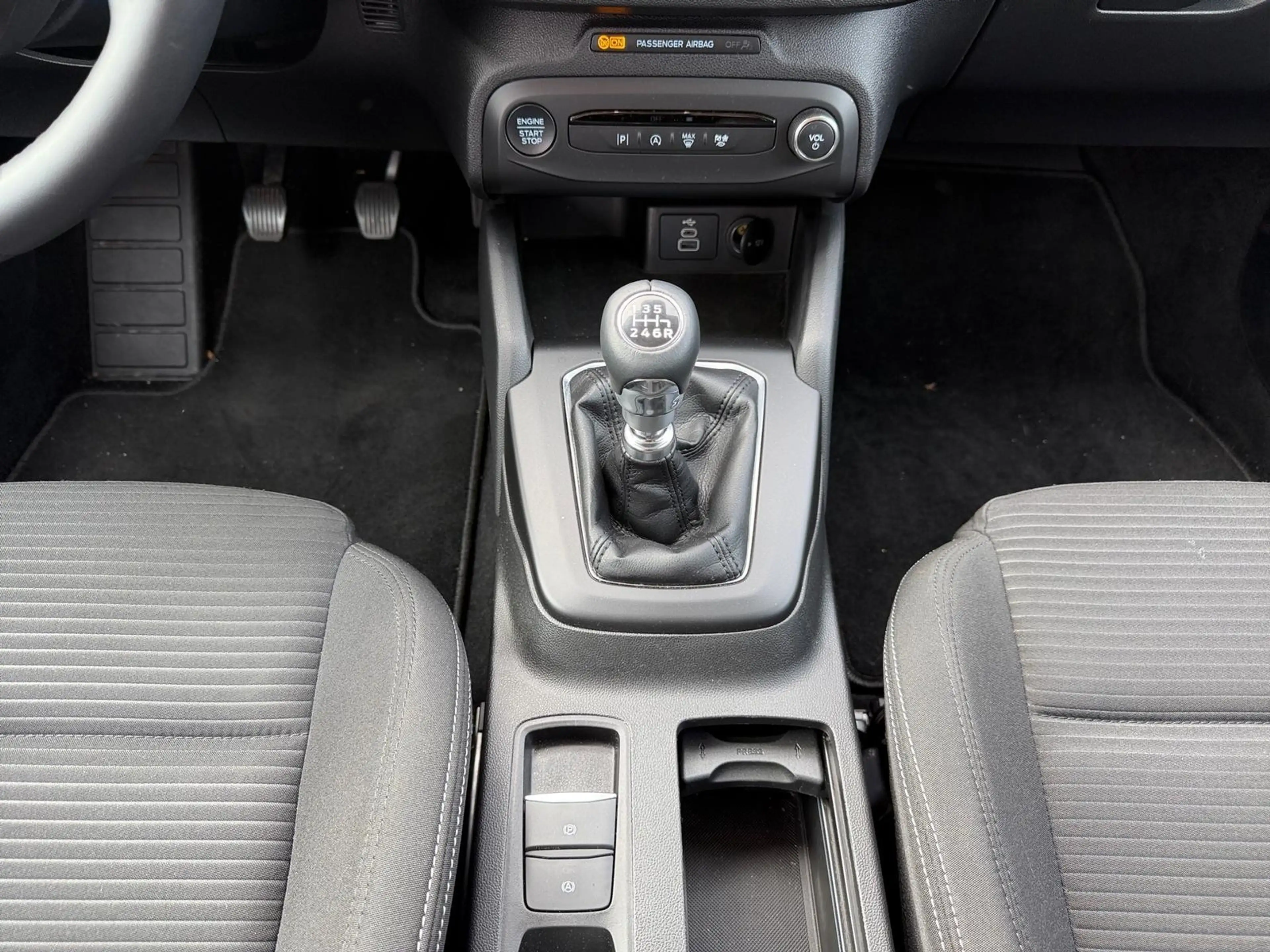 Ford Focus Titanium 1.0L / Fahrassistenz-System / LED — photo 11
