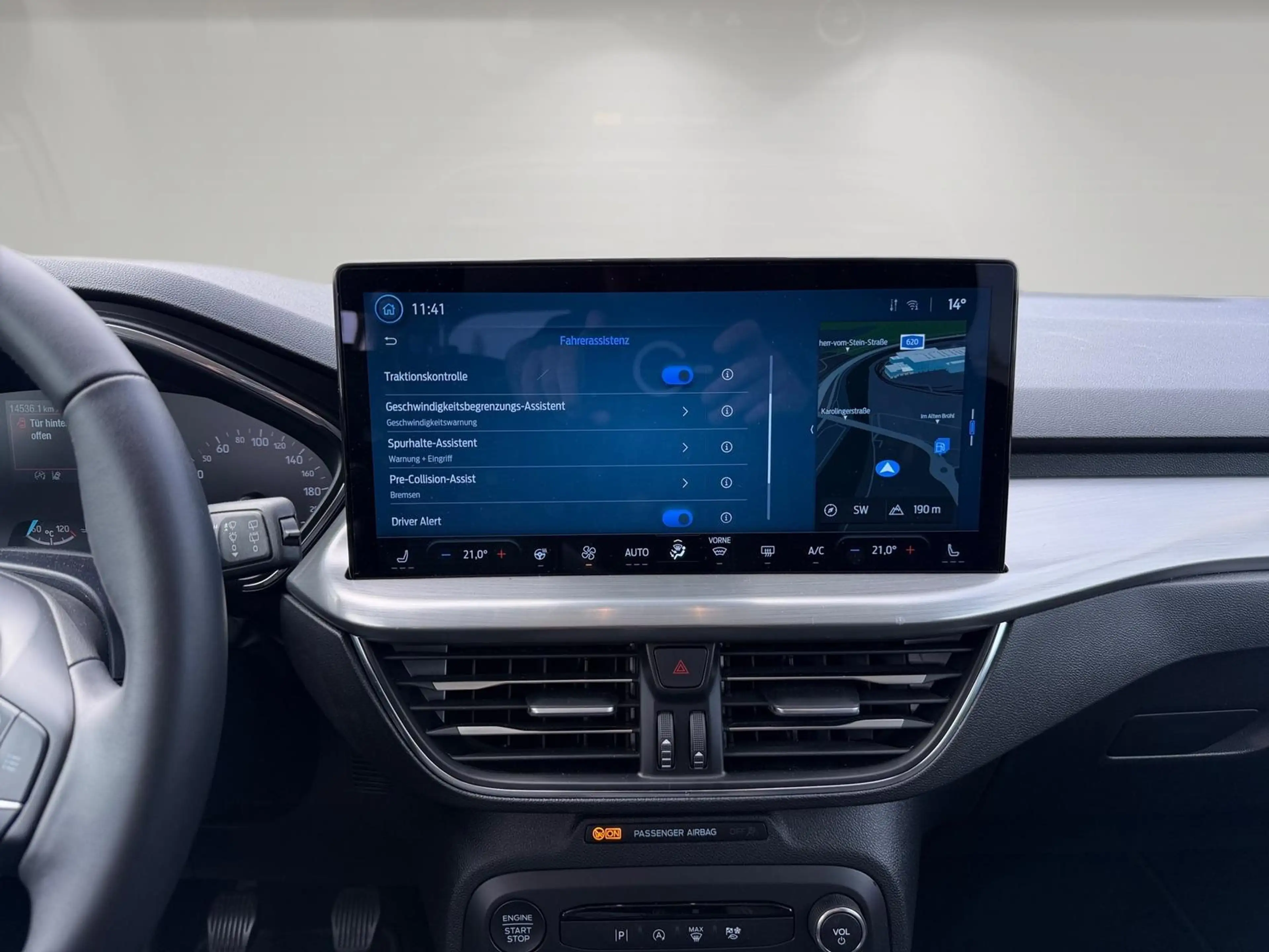 Ford Focus Titanium 1.0L / Fahrassistenz-System / LED — photo 9