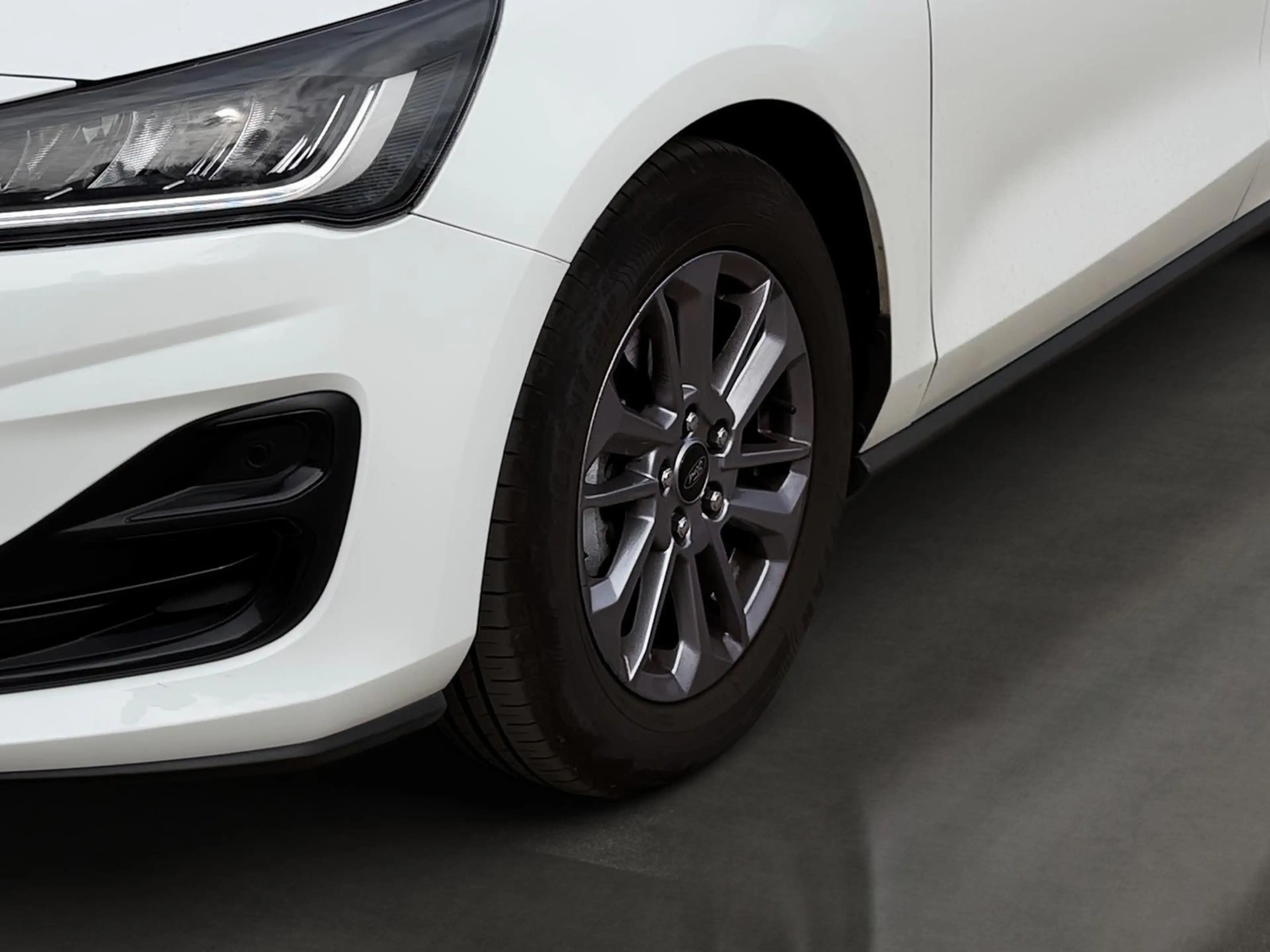 Ford Focus Titanium 1.0L / Fahrassistenz-System / LED — photo 6