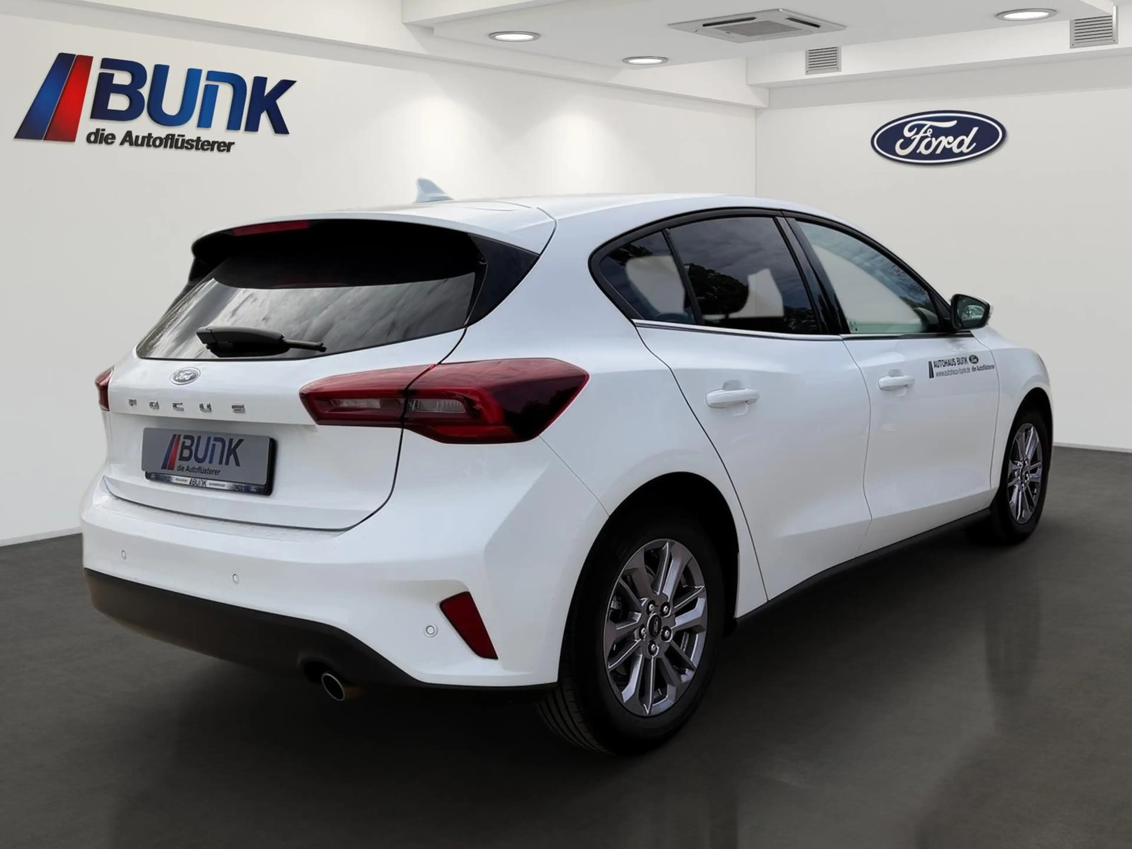 Ford Focus Titanium 1.0L / Fahrassistenz-System / LED — photo 3
