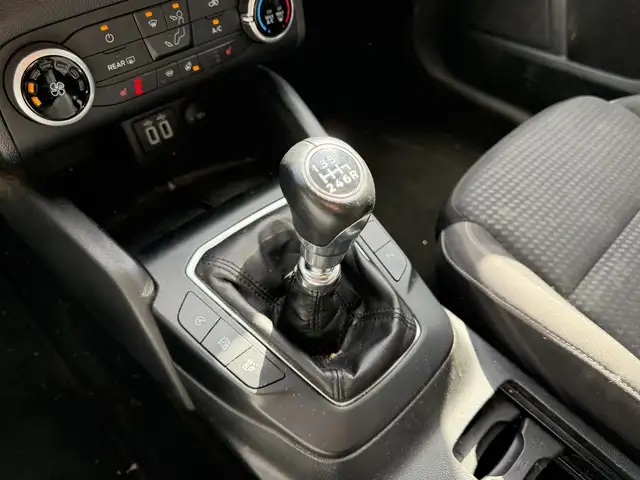 Ford Focus view 12