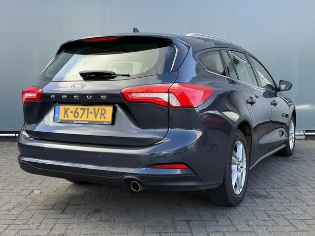 Ford Focus view 2