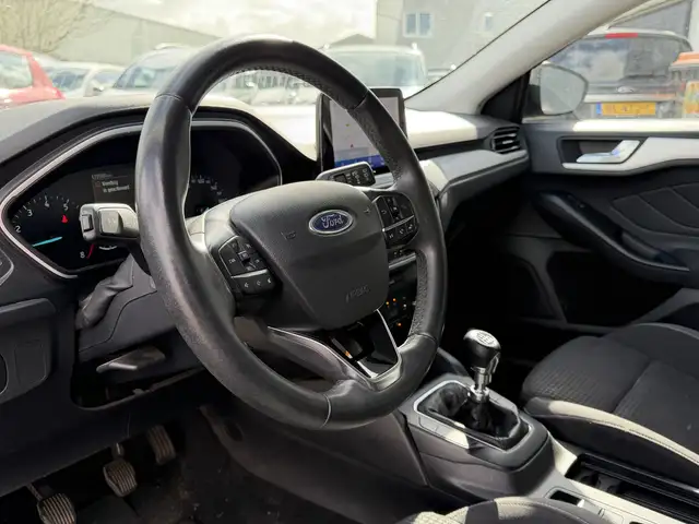 Ford Focus view 6