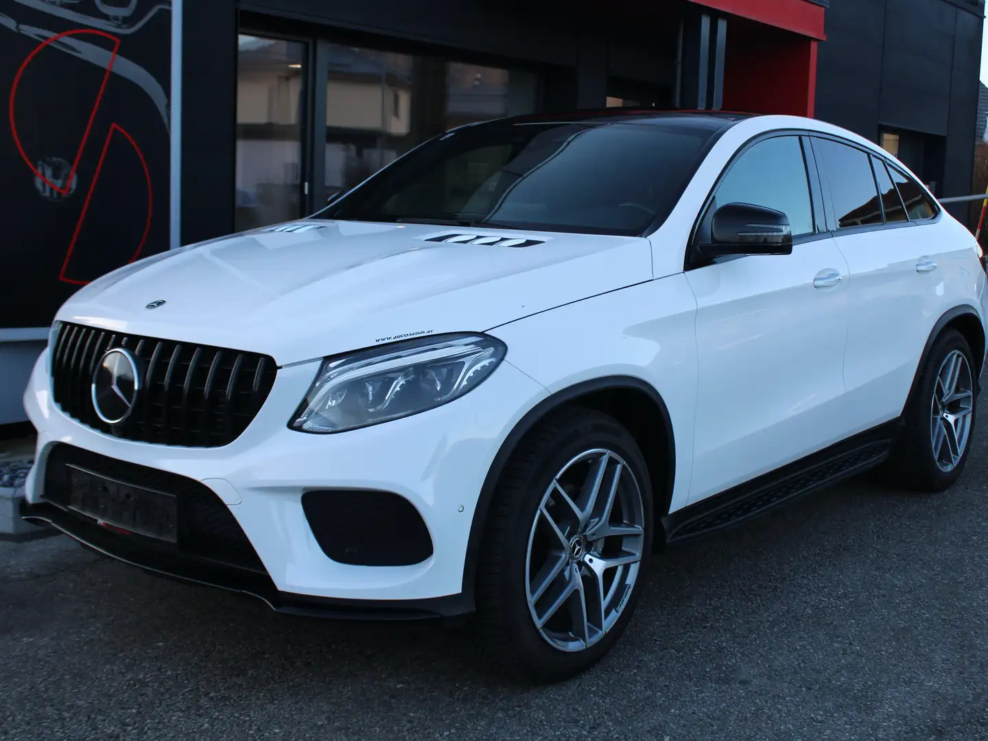 Mercedes-Benz GLE 350 AMG-Line Weiß - 1