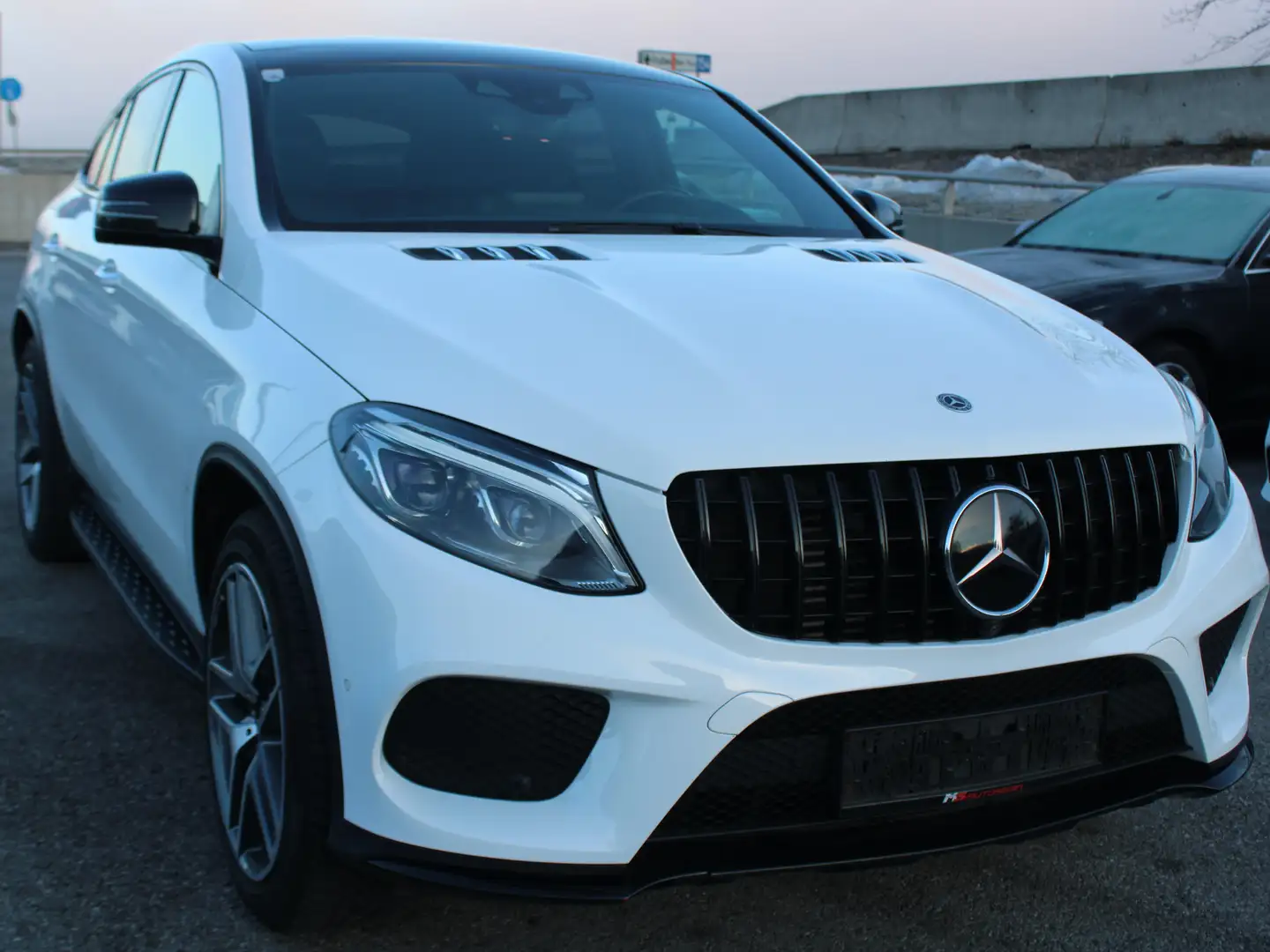 Mercedes-Benz GLE 350 AMG-Line Weiß - 2