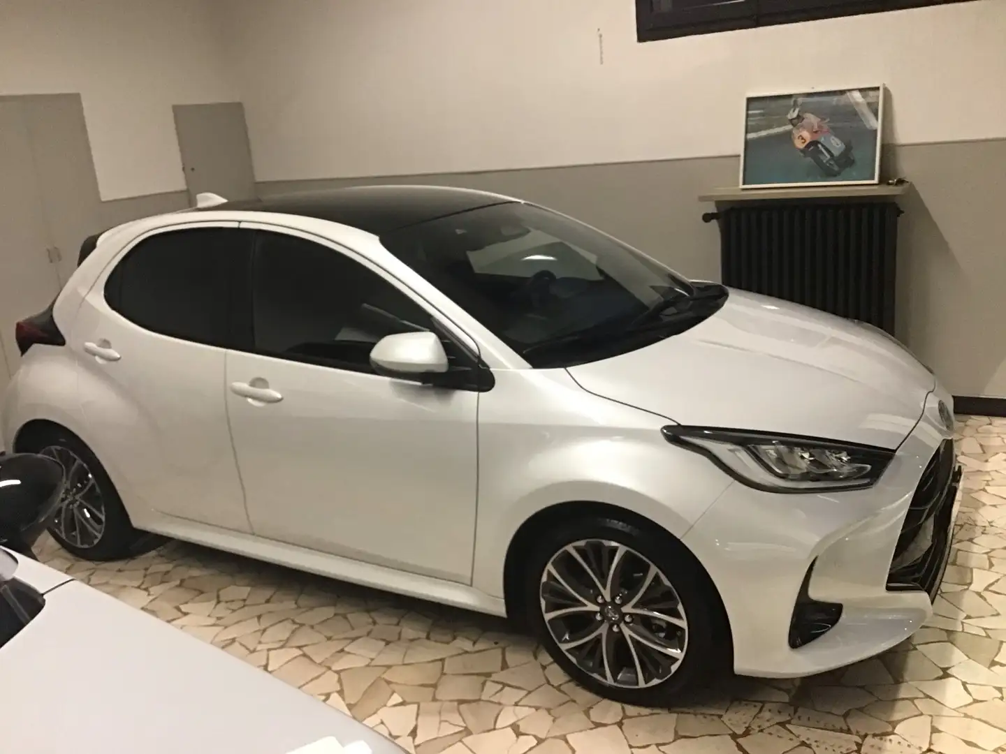 Toyota Yaris 1.5h 130 Lounge  COME NUOVA Wit - 2