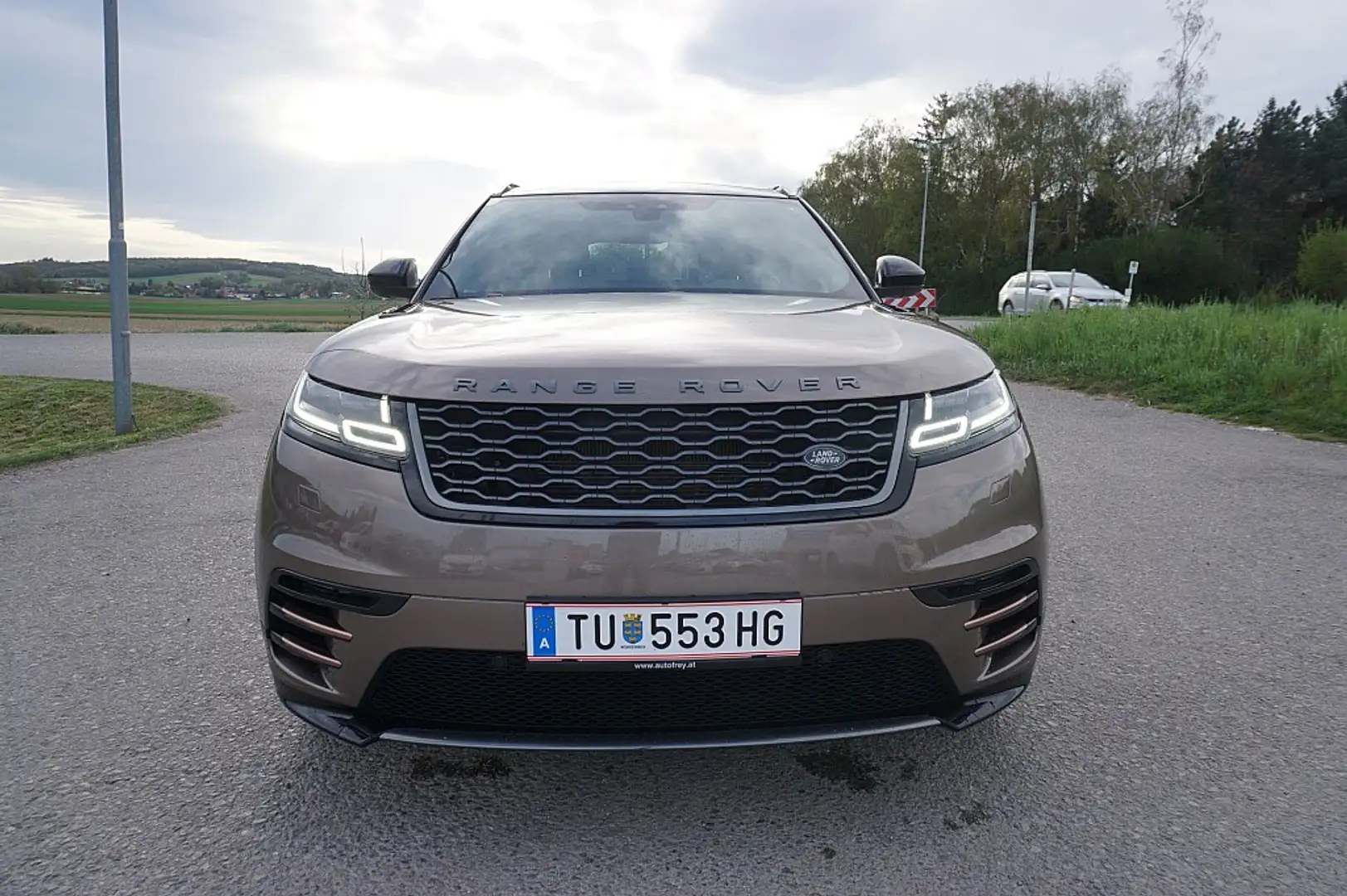 Land Rover Range Rover Velar D300 MHEV Allrad R-Dynamic SE Aut. Braun - 1