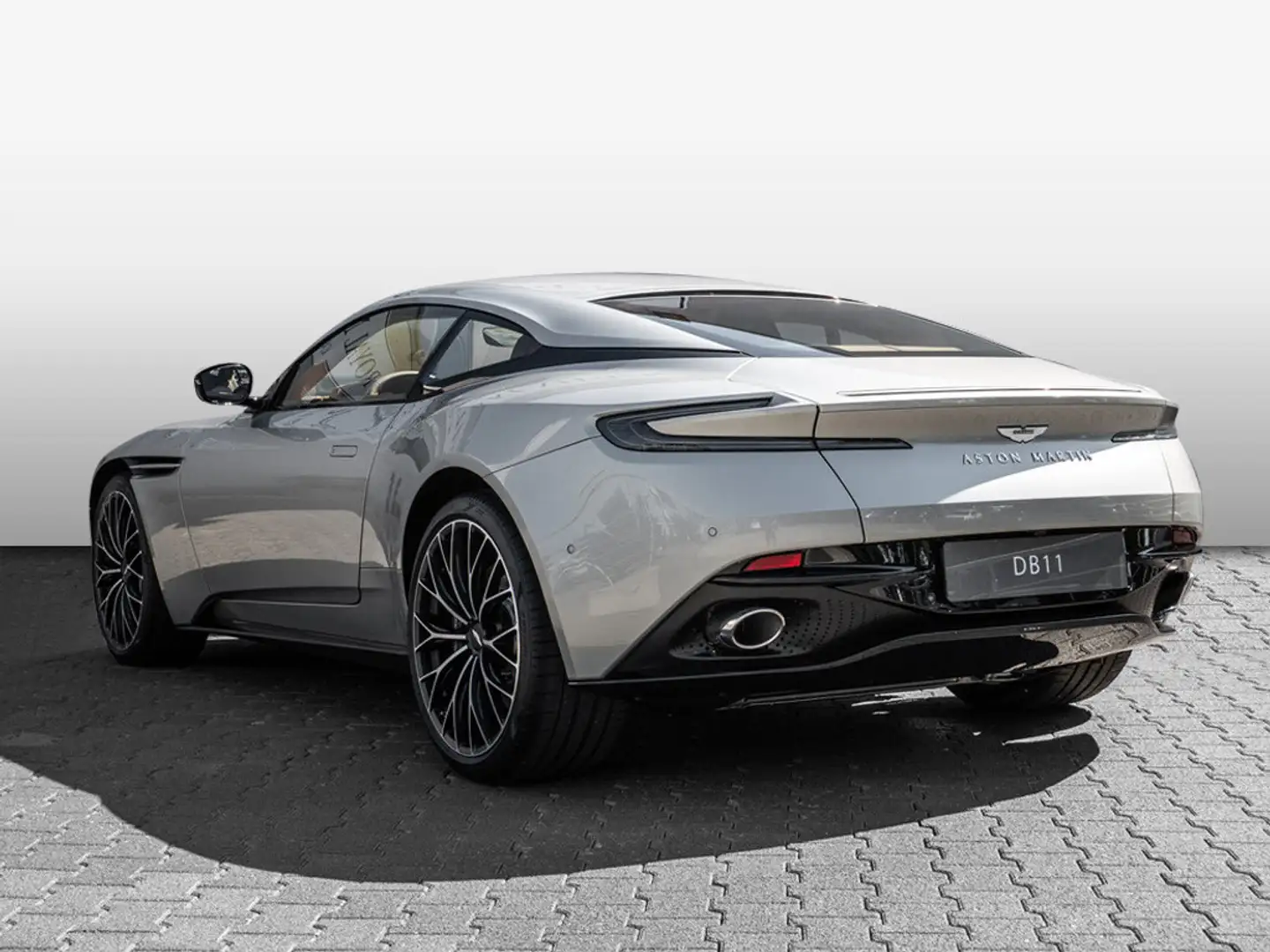 Aston Martin DB11 Coupe V8 srebrna - 2