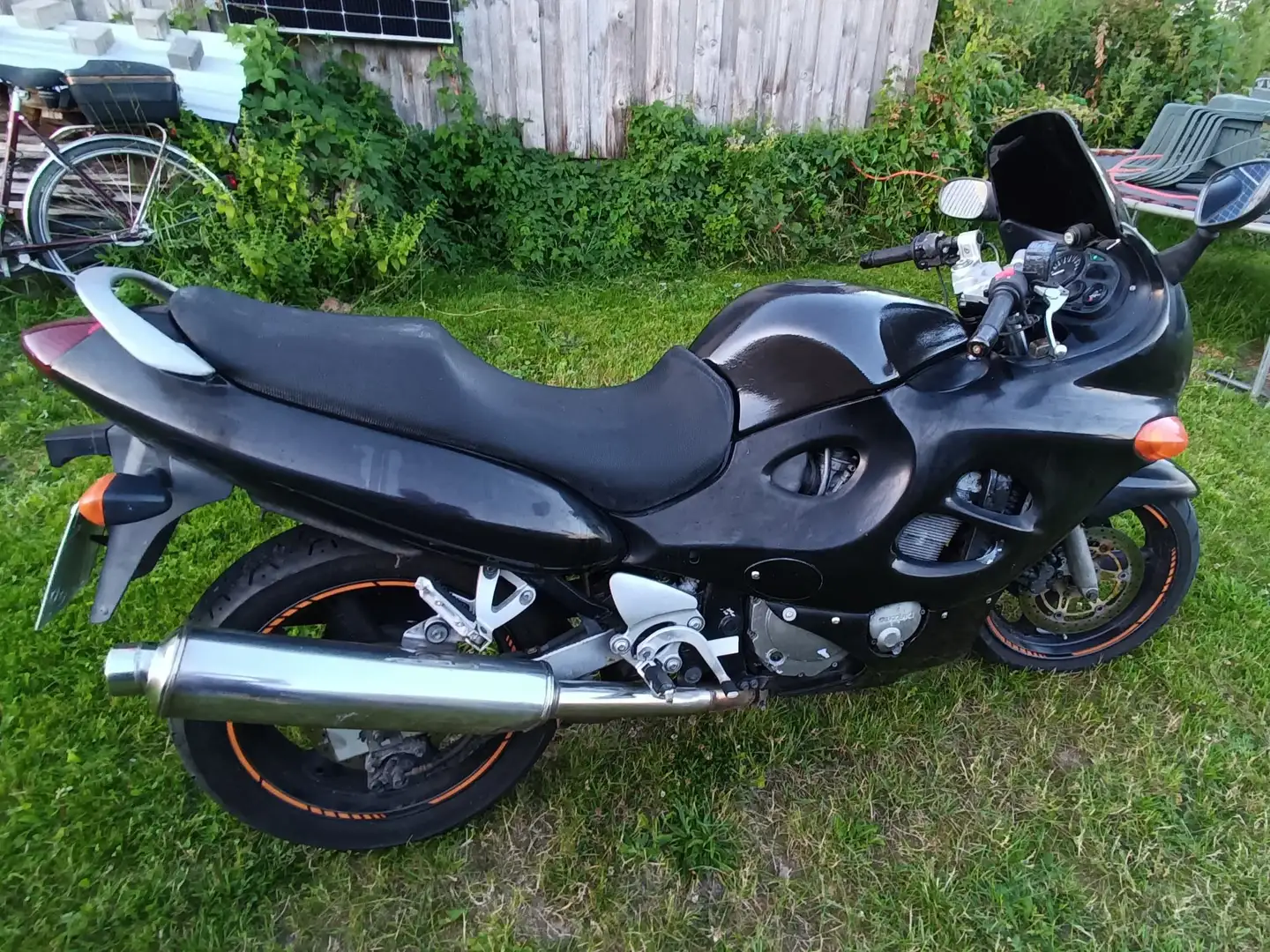 Suzuki GSX 750 F Noir - 1