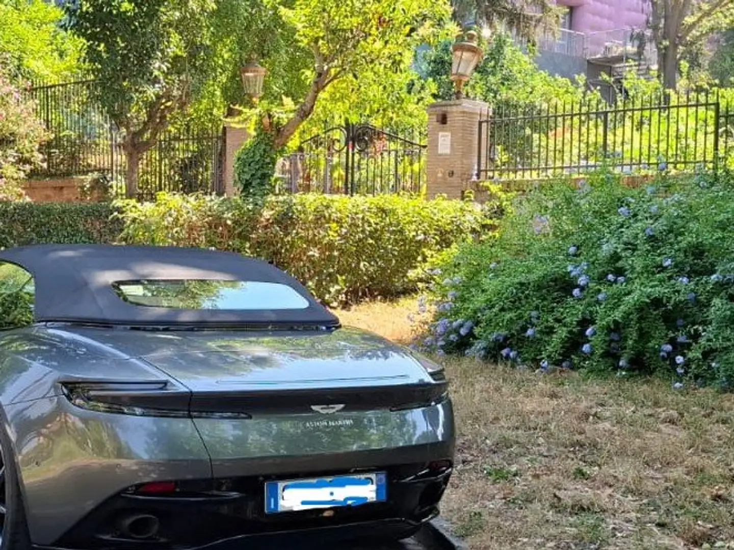 Aston Martin DB11 DB11 Volante 4.0 V8 auto Grigio - 2