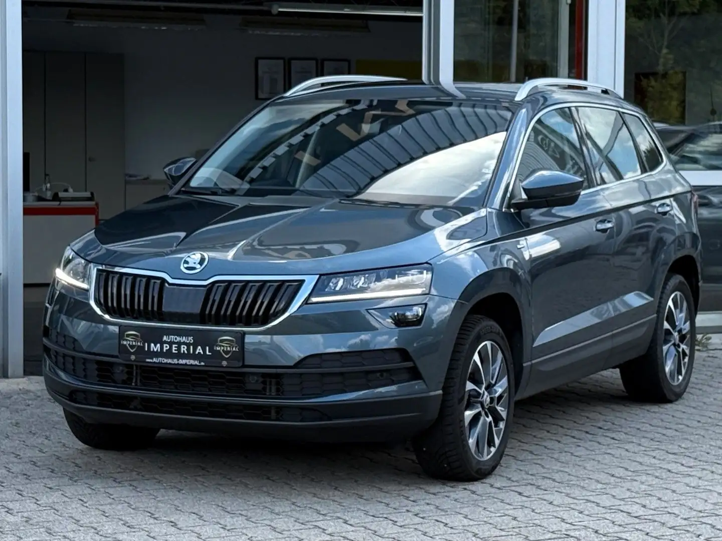 Skoda Karoq 2.0 TDI 4x4 Aut.  ACC+NAVI+KeyLess+RFK+AHK Grijs - 1