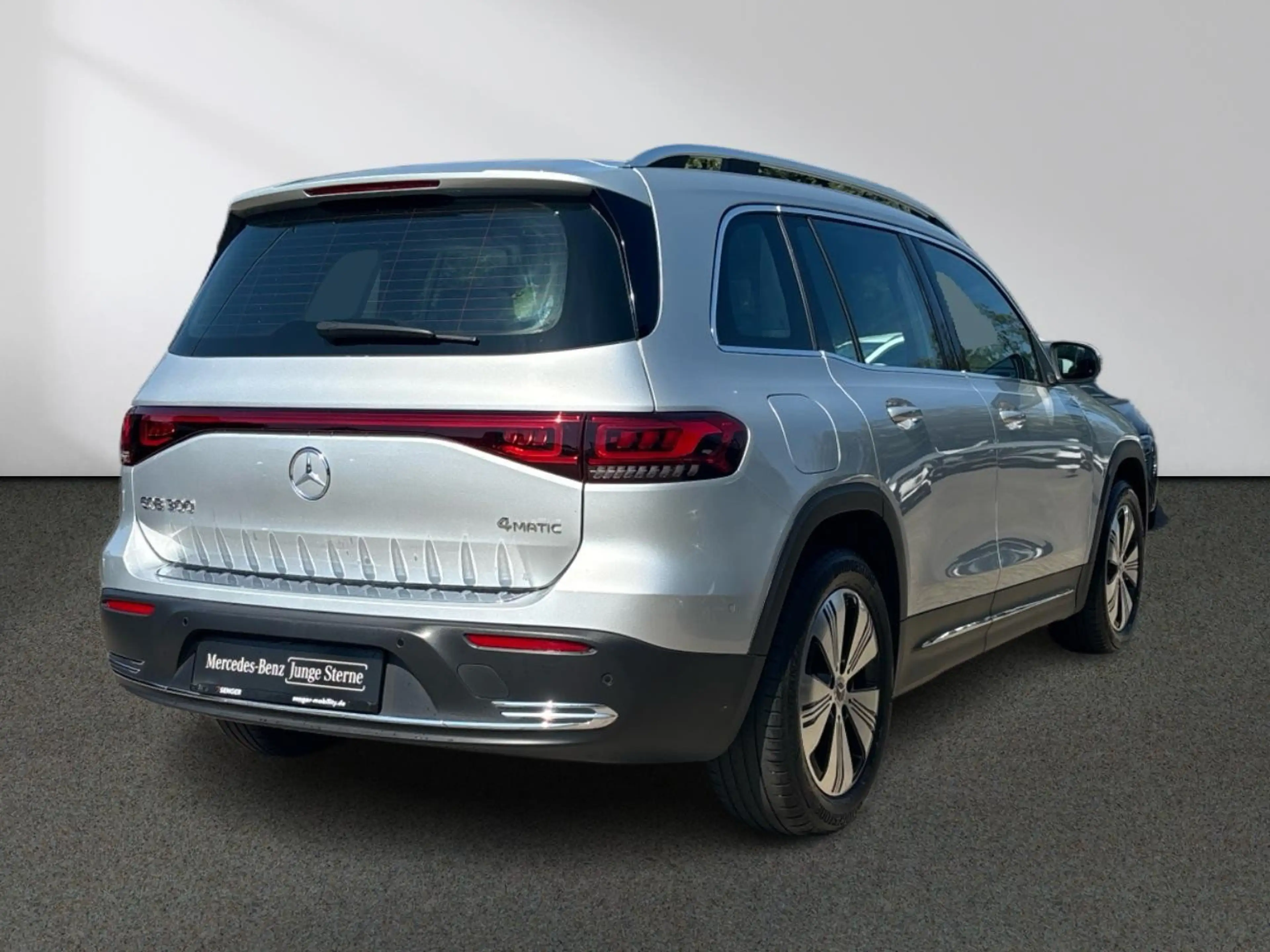 Mercedes-Benz EQB 300 4M Progressive Kamera Totwinkel CarPlay — photo 4