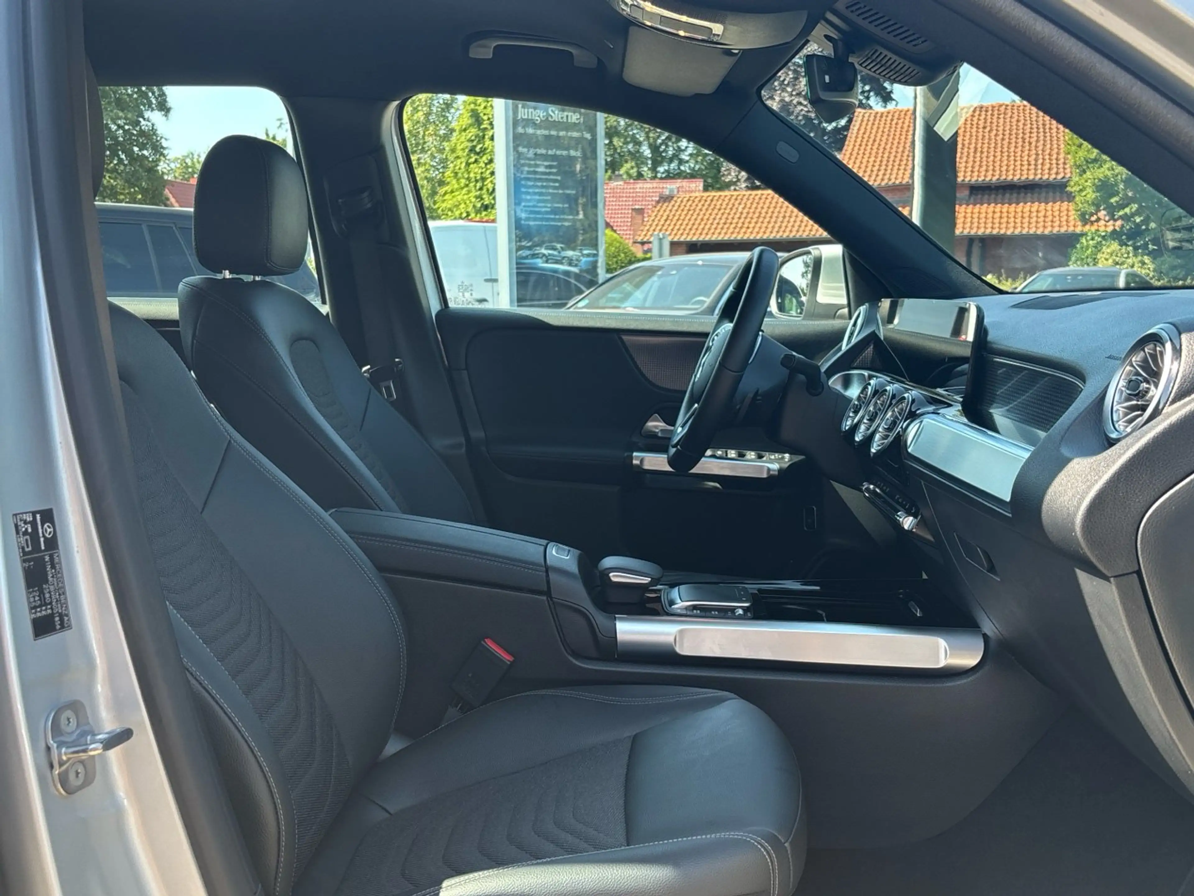 Mercedes-Benz EQB 300 4M Progressive Kamera Totwinkel CarPlay — photo 14