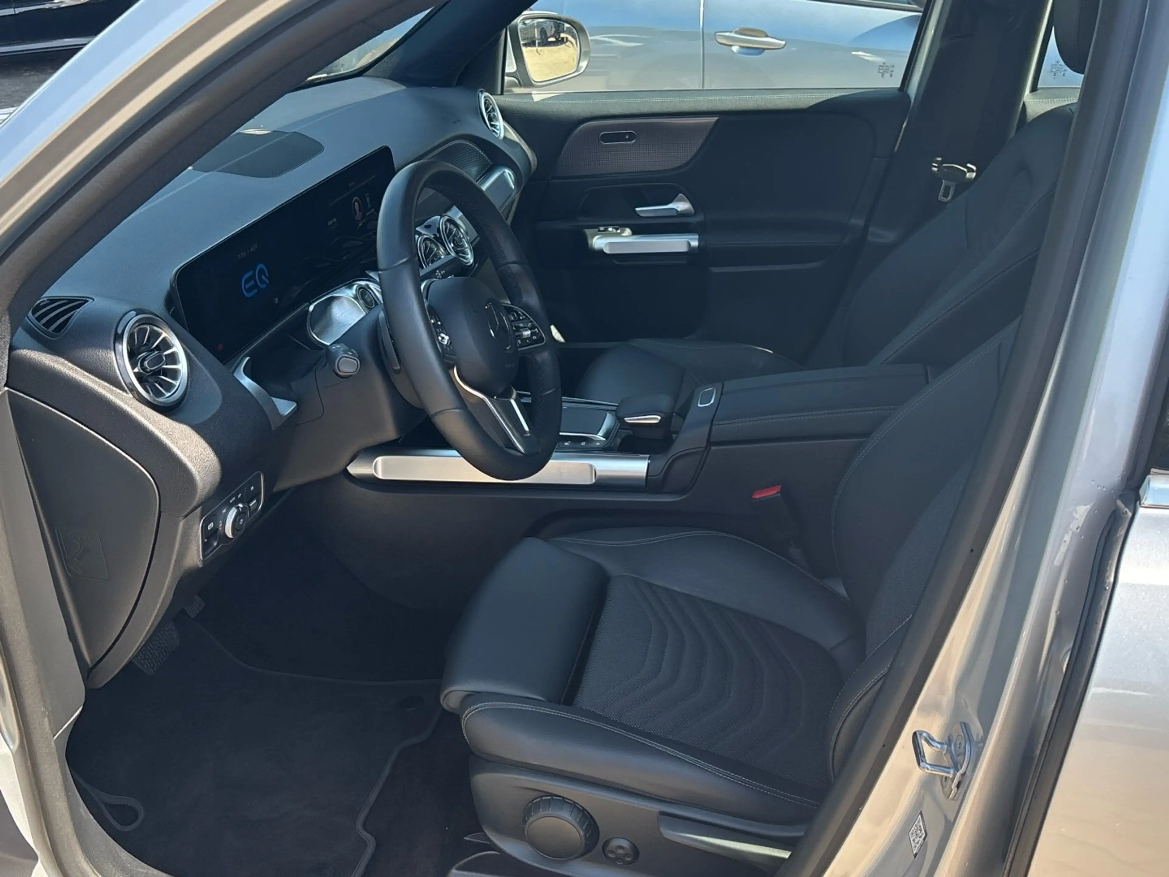 Mercedes-Benz EQB 300 4M Progressive Kamera Totwinkel CarPlay — photo 13