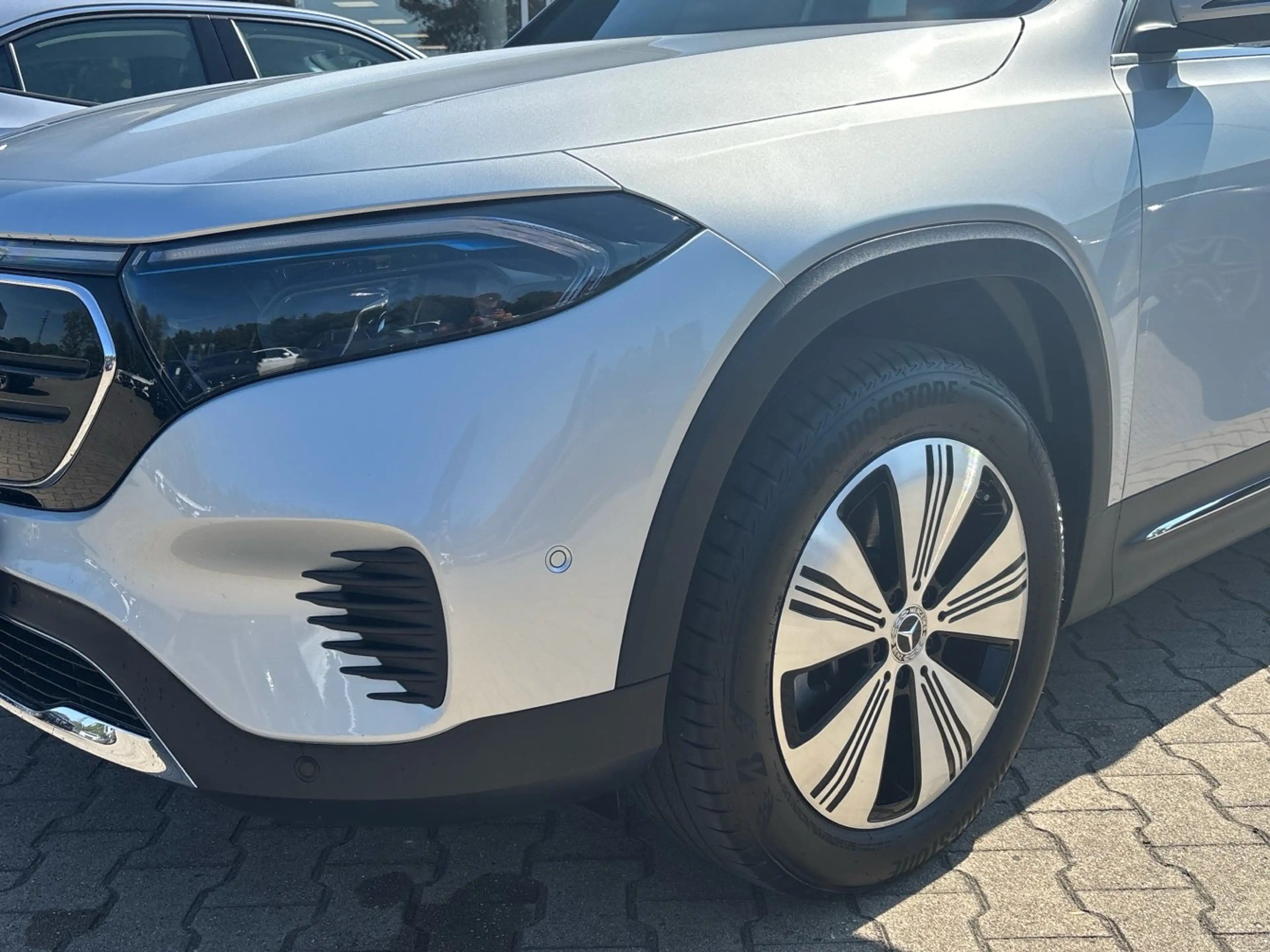 Mercedes-Benz EQB 300 4M Progressive Kamera Totwinkel CarPlay — photo 7