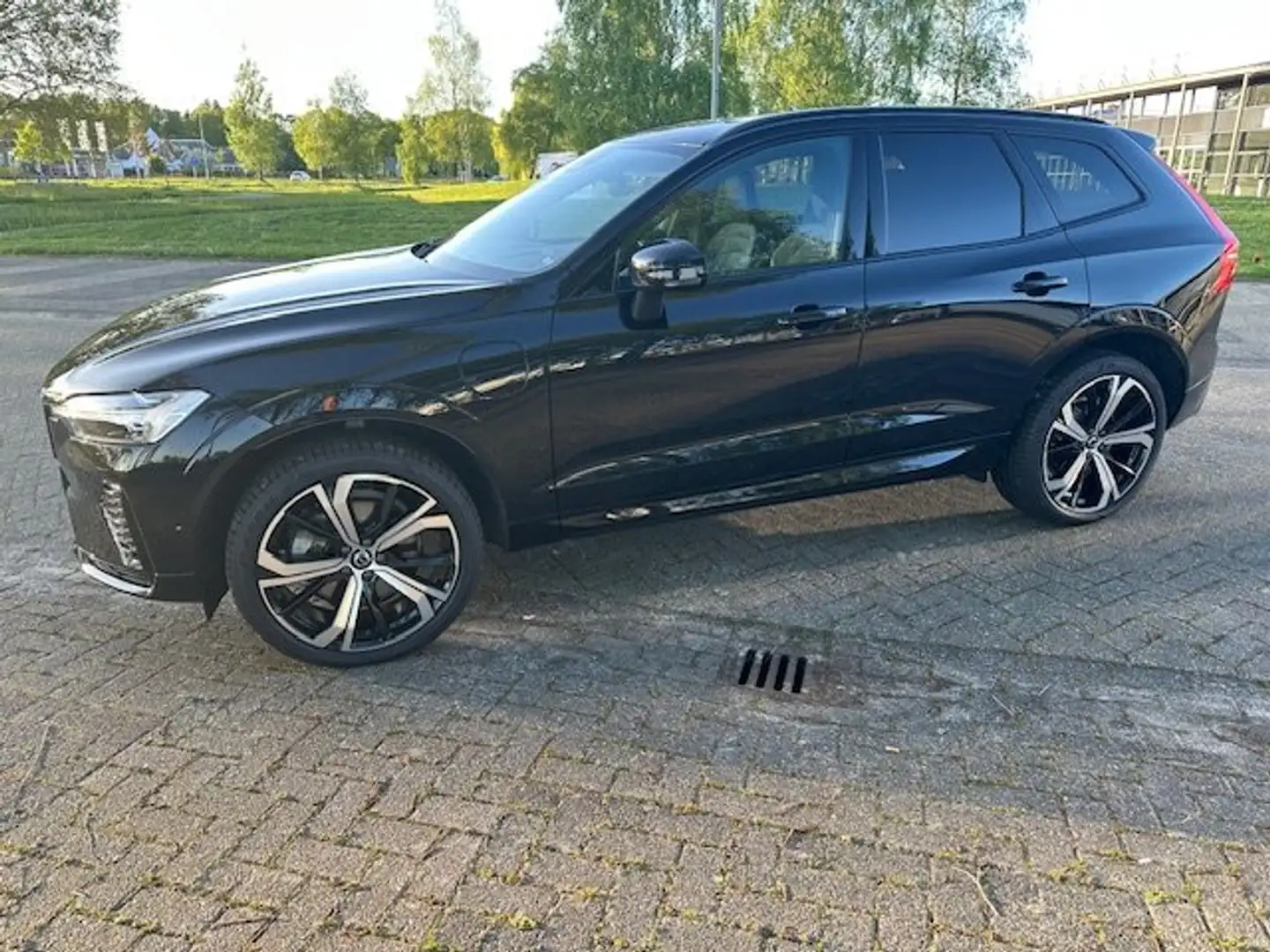 Volvo XC60 XC60 2.0 T8 AWD R-Design (modeljaar 2022) Zwart - 1