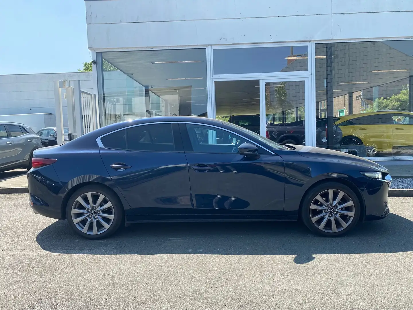 Mazda 3 Sedan 2.0i e-Skyactiv-G Skydrive Business fullfull Noir - 2