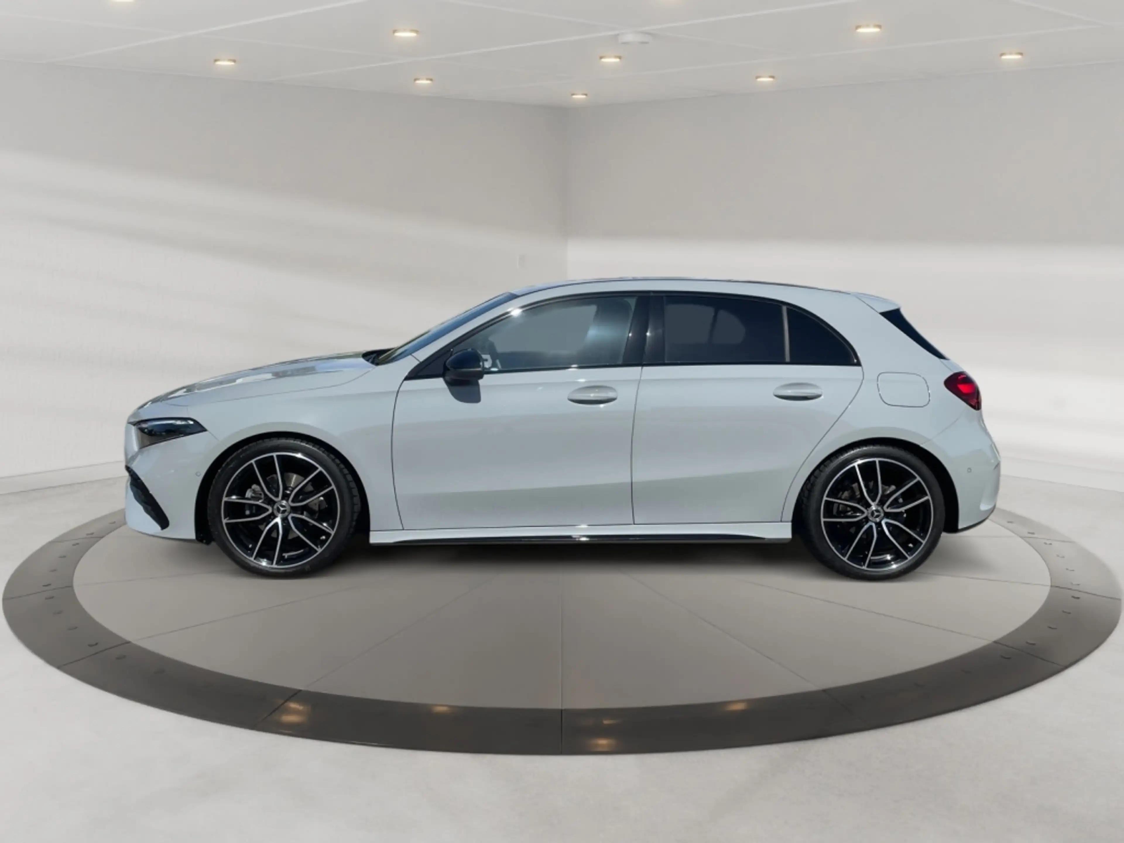 Mercedes-Benz A 180 AMG AMG+ILS+MBUX+Night+Wide+Cam+LED+Navi — photo 5