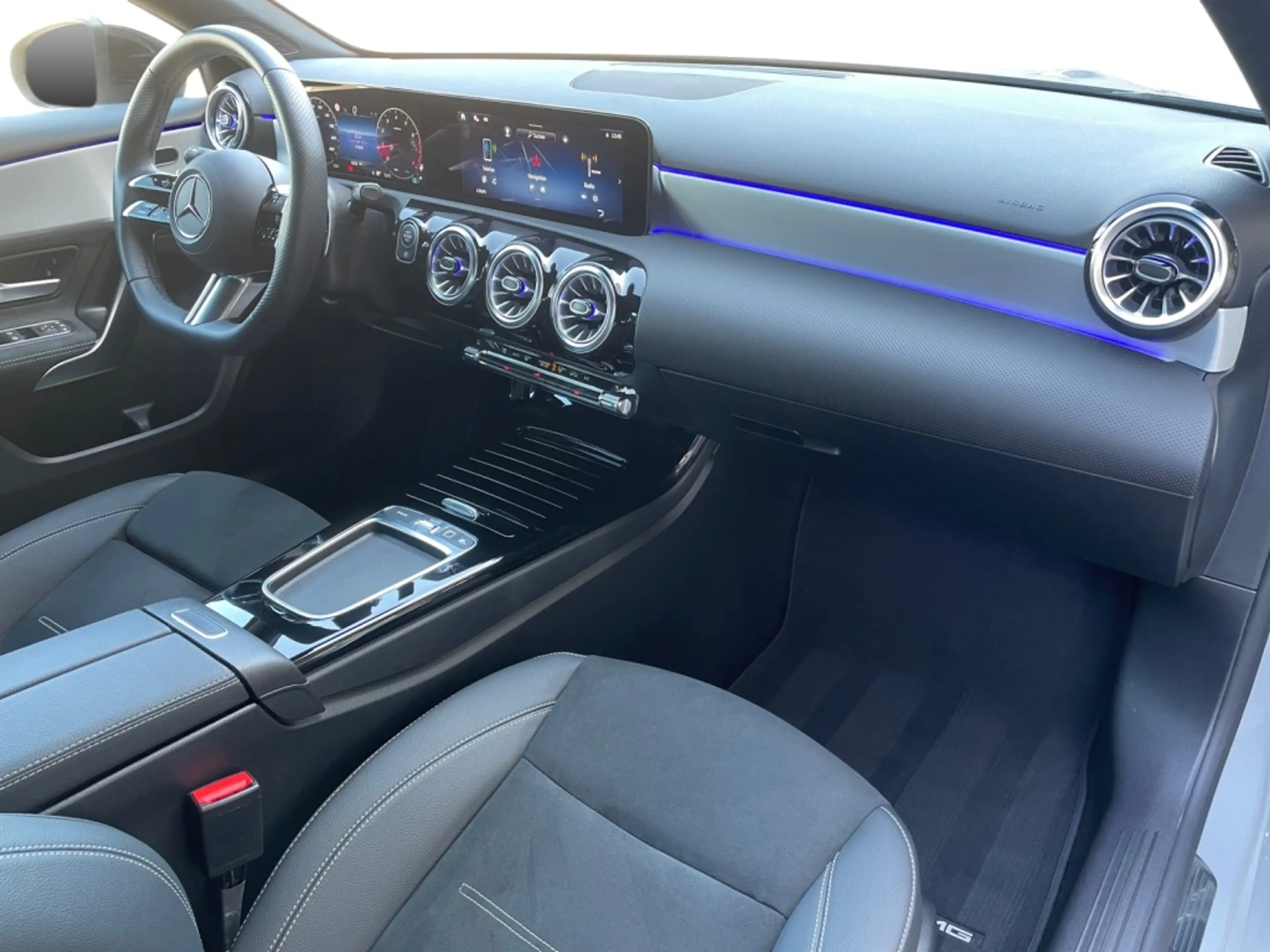Mercedes-Benz A 180 AMG AMG+ILS+MBUX+Night+Wide+Cam+LED+Navi — photo 10