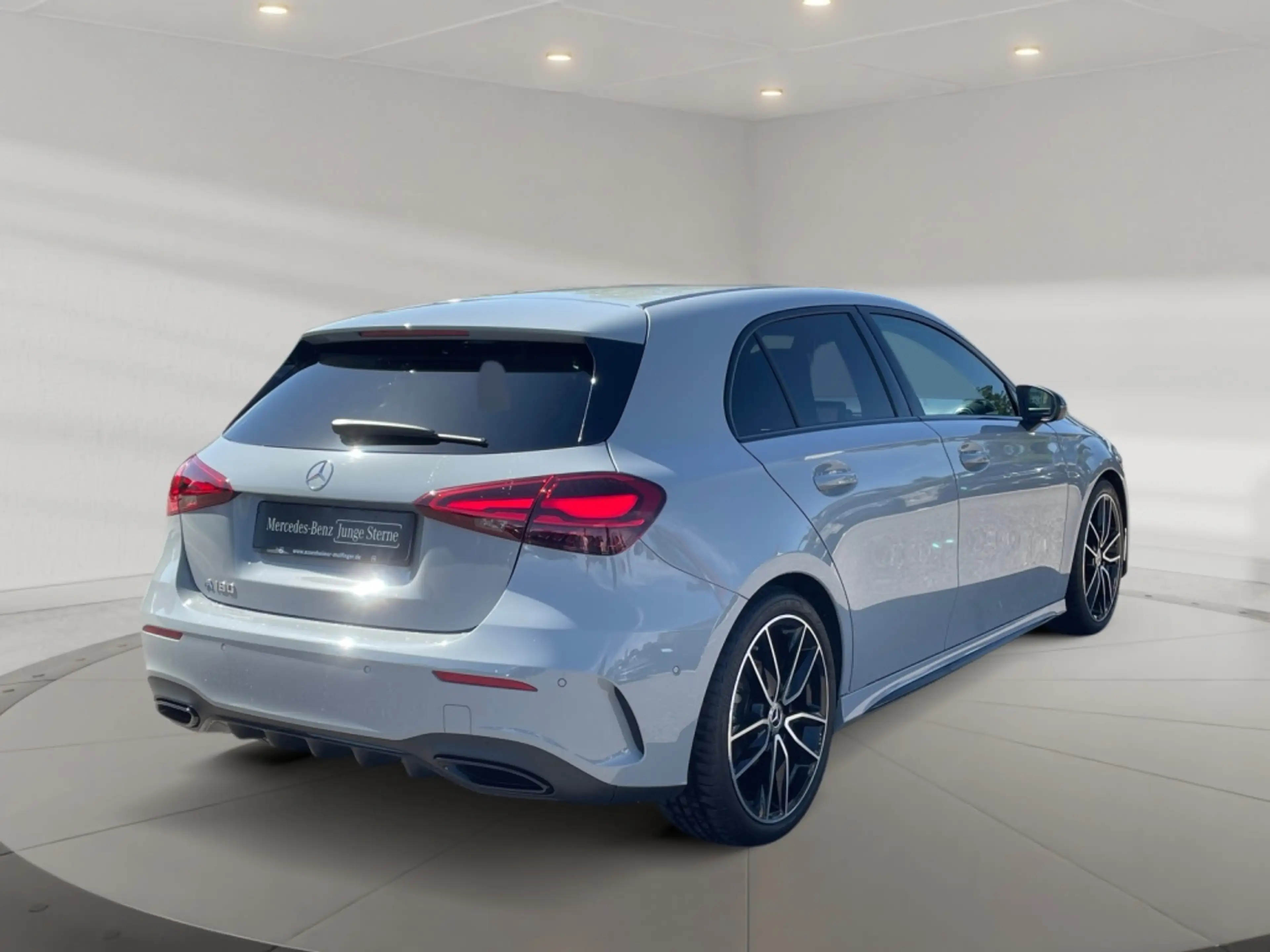 Mercedes-Benz A 180 AMG AMG+ILS+MBUX+Night+Wide+Cam+LED+Navi — photo 4