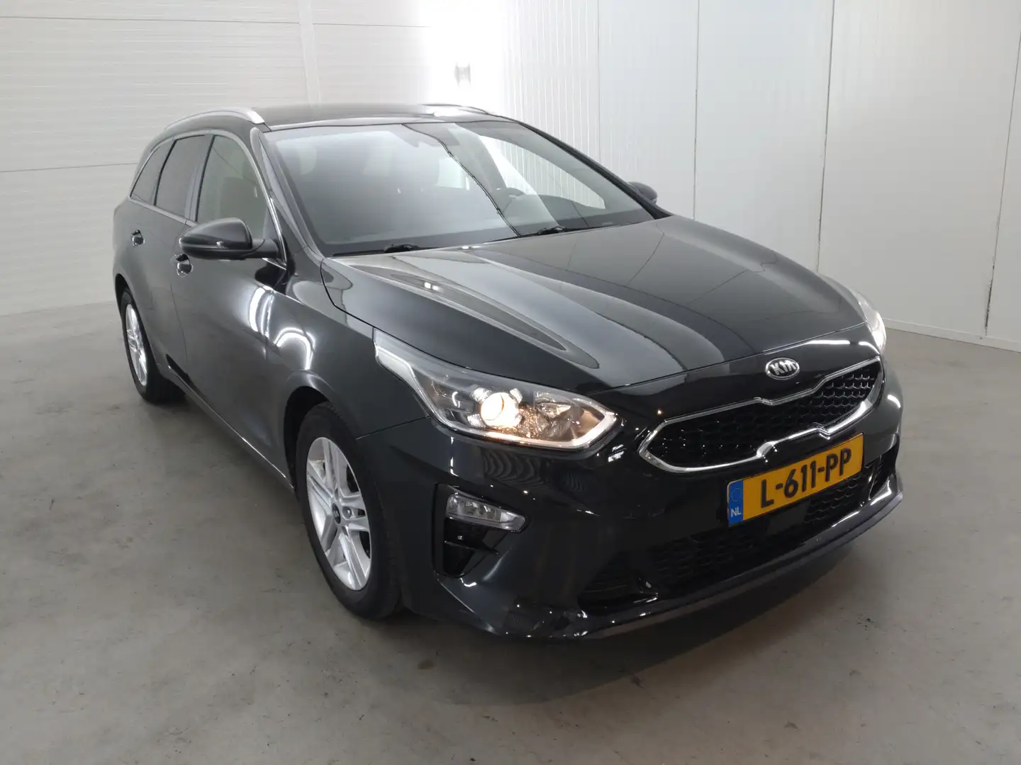 Kia Ceed SW / cee'd SW Sportswagon 1.0 T-GDi DynamicPlusLine | Verwacht | Zwart - 2
