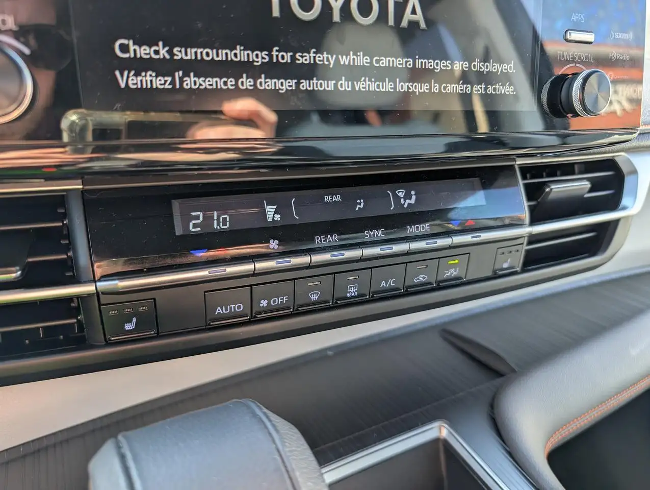 Toyota Sienna снимка Toyota Sienna