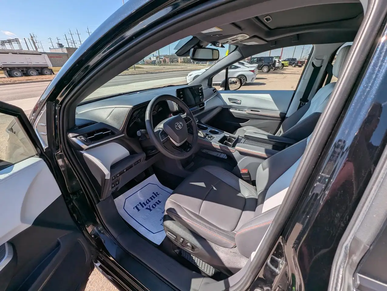 Toyota Sienna снимка Toyota Sienna
