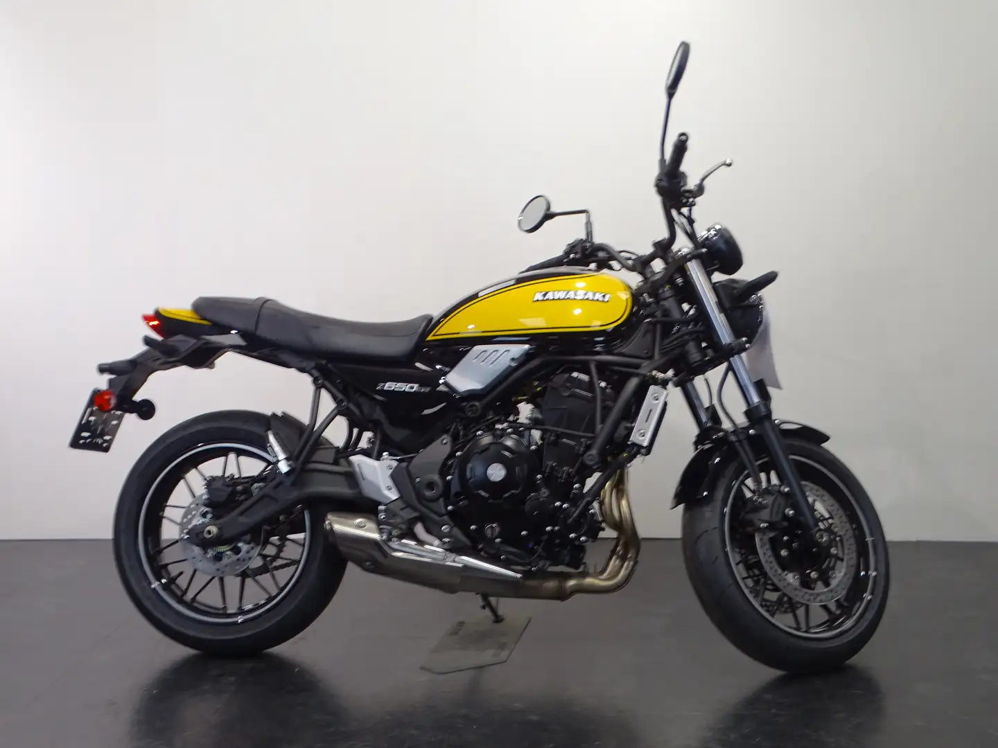 Kawasaki Z 650 RS Sárga - 1