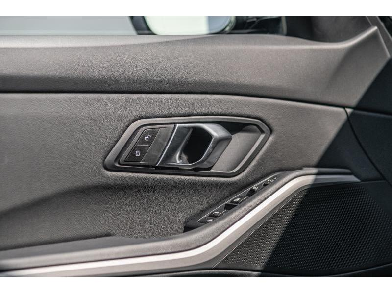 BMW 320 320e Touring — photo 9