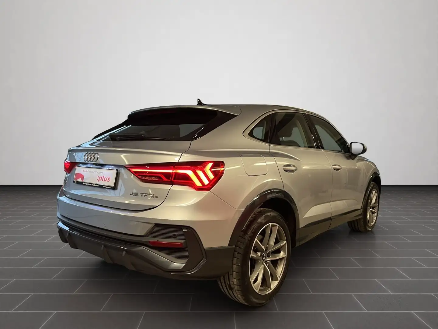 Audi Q3 45 TFSI e 180(245) kW(PS) S Silber - 2