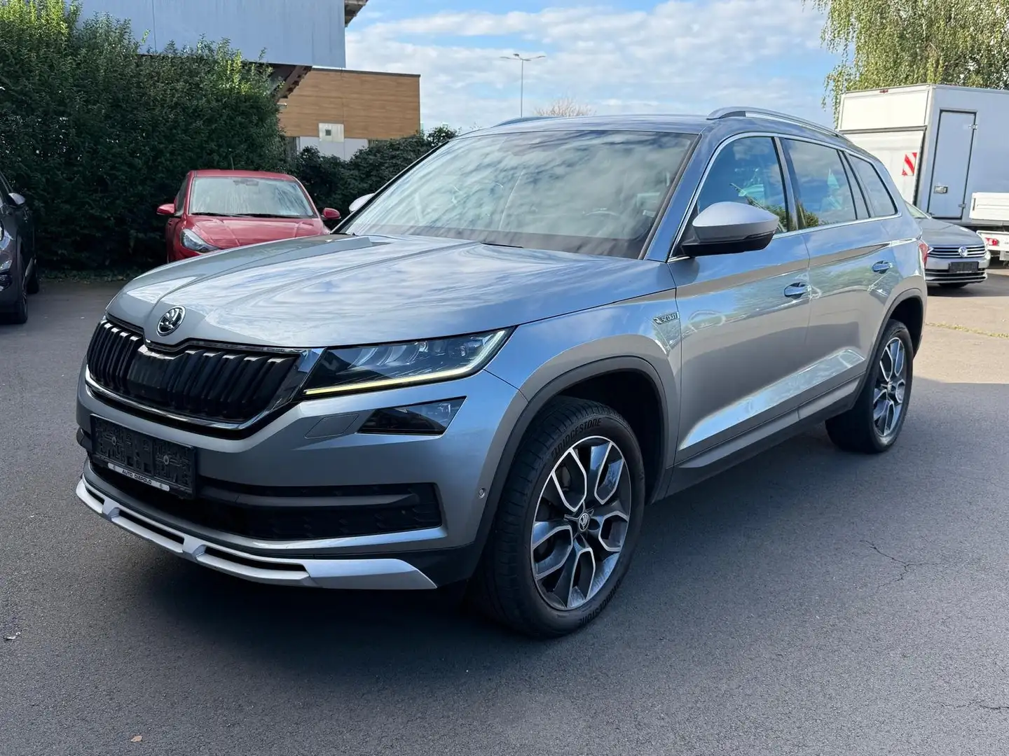 Skoda Kodiaq 2,0 TDI SCR 4x4 Scout DSG Grau - 1