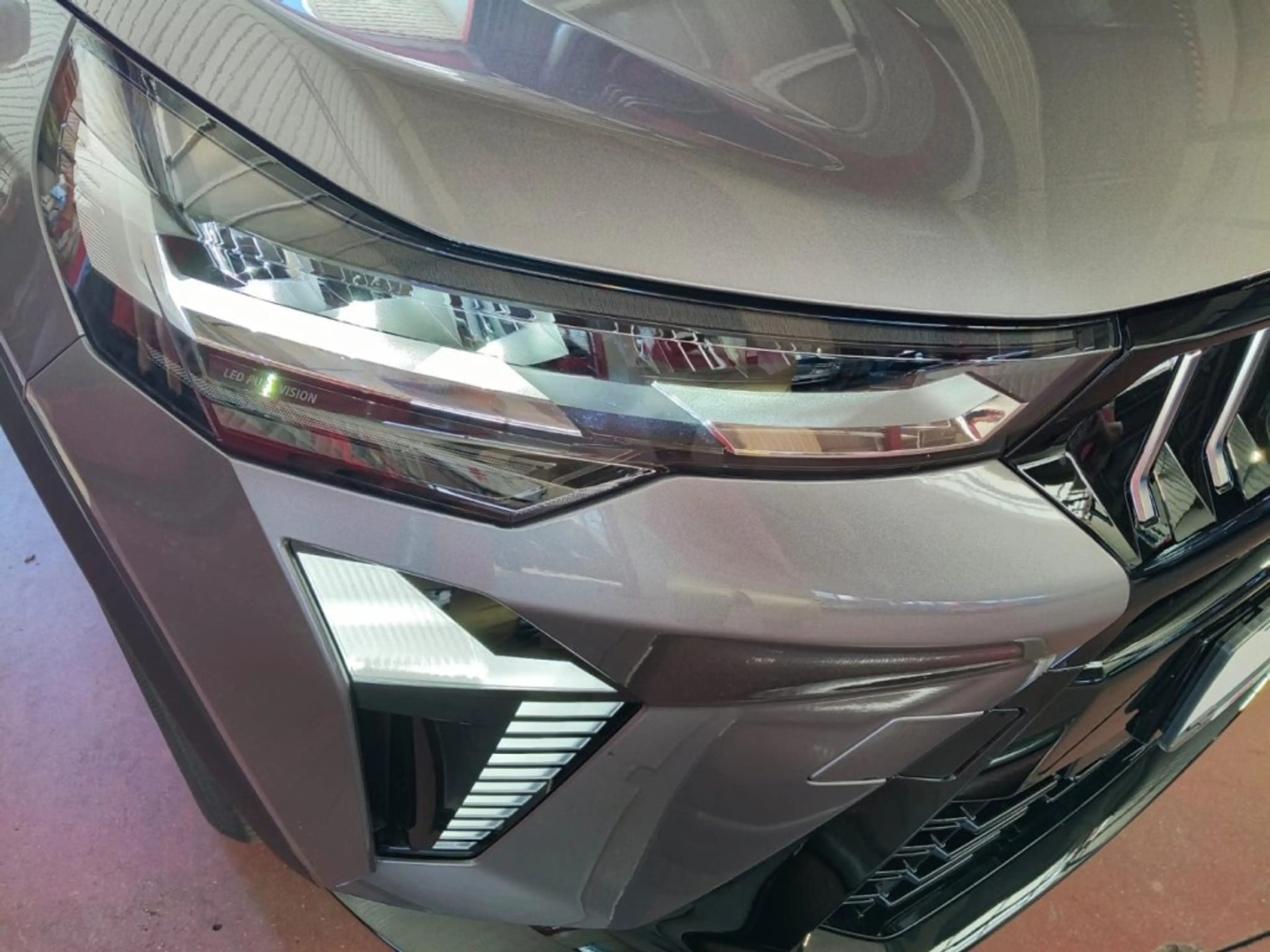 Mitsubishi Grandis 1,8 HEV Invite Automatik — photo 14