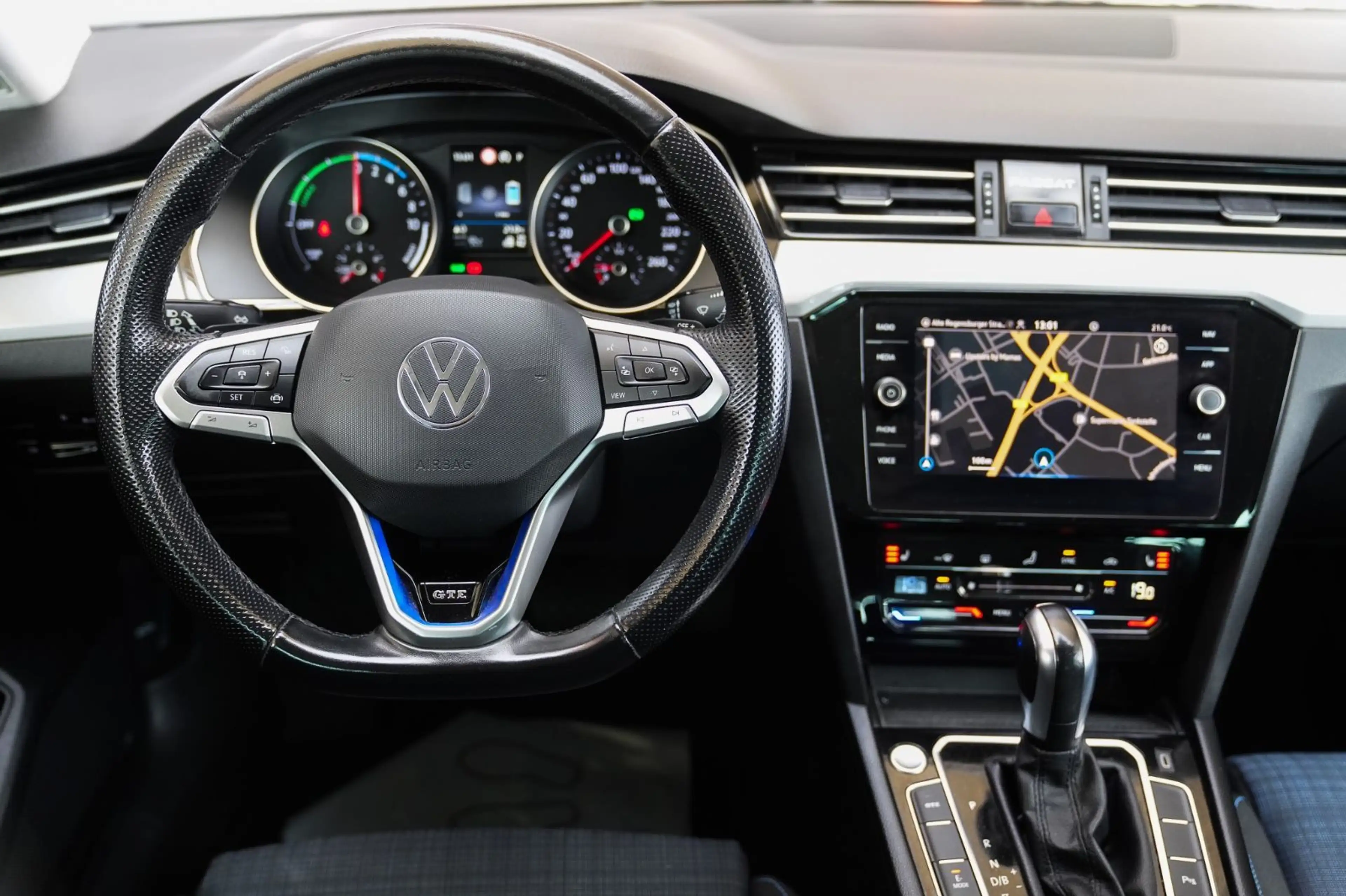Volkswagen Passat Variant GTE *Temp./SHZ/Klimaaut./PDC* — photo 11