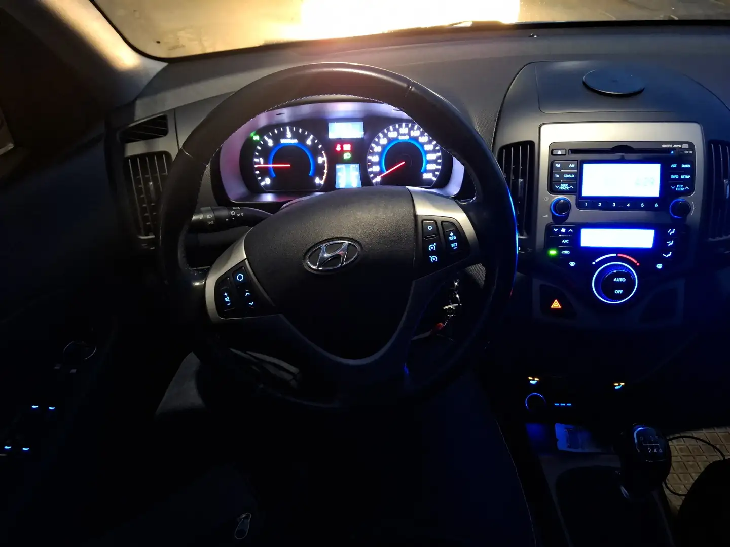 Hyundai i30 CW 1,6 CRDi Comfort DPF Blau - 1