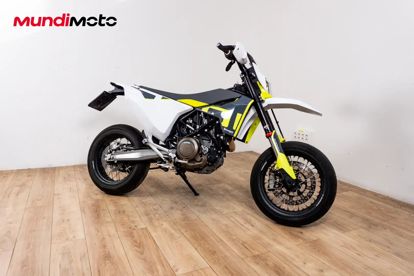 Husqvarna 701 Supermoto - 2